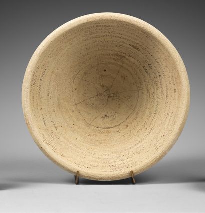 null Hemispherical bowl with a long magical inscription in Aramaic in concentric...