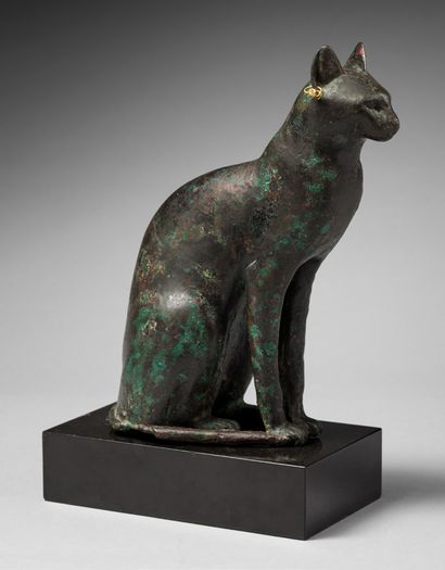 null Statuette representing the cat goddess Bas_x0002_tet sitting on her hindquarters....