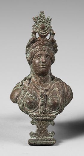 null *Bust of Isis Aphrodite wearing a rich crown.
Bronze.
Roman art III° c.
H. 13.5...