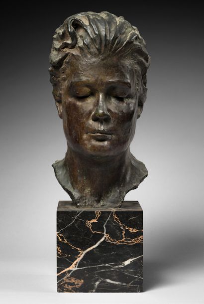 ANONYME, XXe siècle. Portrait of a woman.
A patinated bronze proof, marked "Alexis...