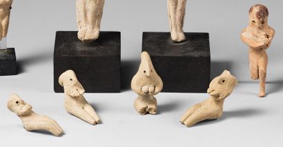null *Lot composed of five fertility idols.
Terracotta. Gaps and visible restorations.
Indus...
