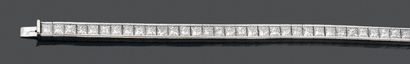 null Bracelet articulé en or gris 750 millièmes serti d'une ligne de quarante-six...