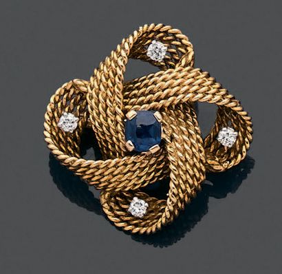 null Brooch knot in gold wire 750 thousandths twisted decorated in the center of...