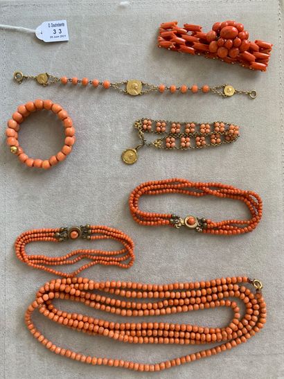 null Coral** and metal lot including: six bracelets and a necklace.