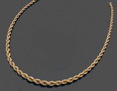 null Necklace twisted in fall in yellow gold 750 thousandths.
Length: approx 45 cm
Weight:...