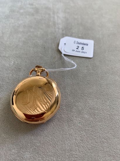 null Neck watch with pendant winding in yellow gold 750 thousandths monogrammed.
Diameter:...
