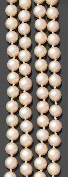 null Necklace two rows of seventy-two cultured pearls, each, choker. The clasp pearl.
Diameter...