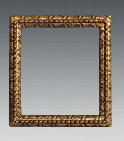 null Deux cadres en bois doré, l'un à décor de rinceaux (la vue: 33 cm x 30 cm),...