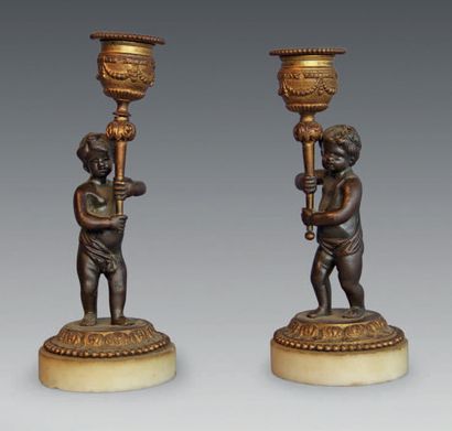 null Pair of small torches with children in patinated bronze, gilt bronze and white...