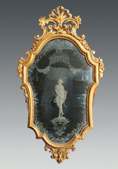null A pair of giltwood mirrors with openwork palmette and foliage decoration, the...