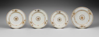 CHINE, Compagnie des Indes Époque QIANLONG (1736-1795) Four porcelain dishes decorated...