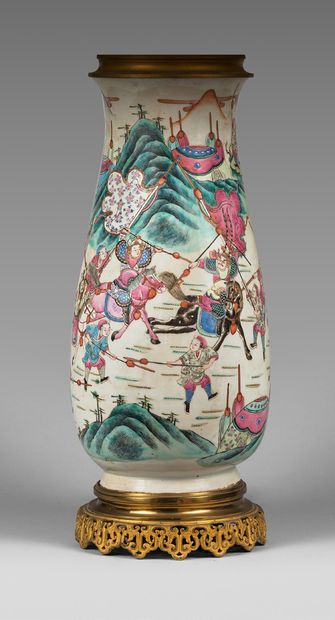 CHINE, Canton-XIXe siècle Polychrome enamelled porcelain vase in the famille rose...