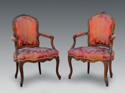 null Pair of beechwood armchairs with rounded cabriolet back and decoration of foliage...