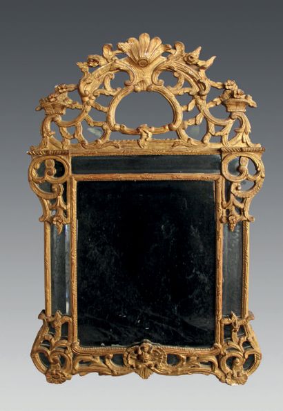 null Gilded wood mirror with openwork decoration of foliage and palmettes; (gilding...