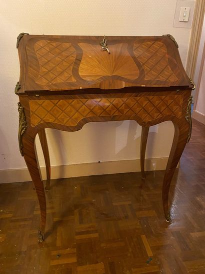 null Sloping desk in veneer and marquetry opening with a flap. Louis XV style.