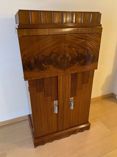 null 
*Bar furniture in wood veneer. Style 1940.
