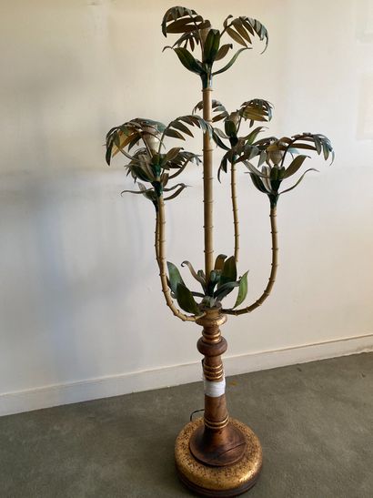 null Floor lamp in sheet metal with five arms of lights in palm tree.