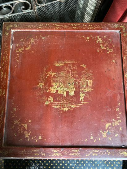 null Red and gold lacquer box, inside showing three Chinese characters treated with...