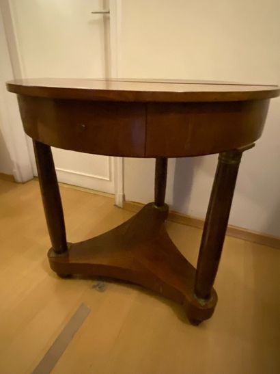 null 
*Round tripod pedestal table in varnished wood. Empire style.
