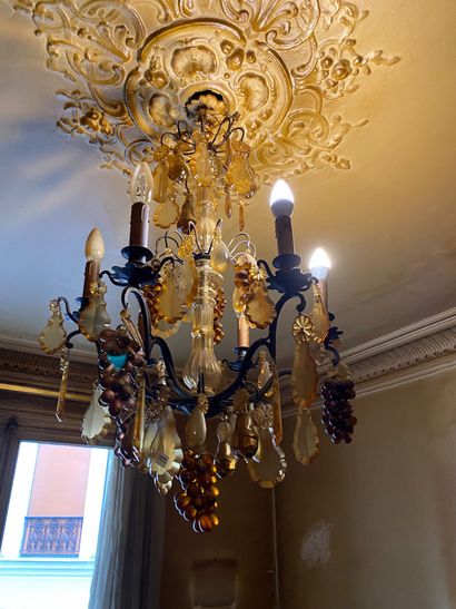 null Cage chandelier decorated with pendants and pampers with six arms of lights...