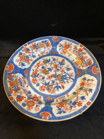 null Imari porcelain dish and silver plated metal tray.