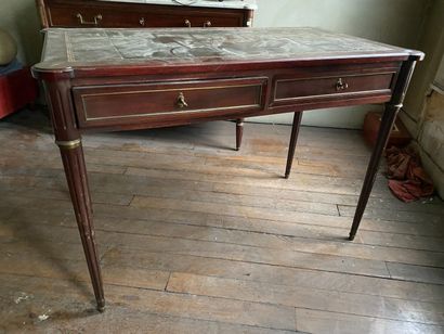 null Flat desk in varnished wood opening to two drawers in belt; fluted tapered legs....