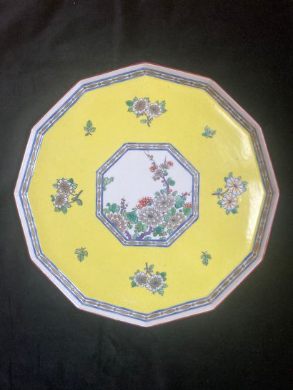 null A cake dish, a decorative plate in porcelain of Limoges. We join a flute A....
