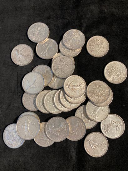 null Thirty-one pieces of five francs in silver

Weight: 373.34 gr