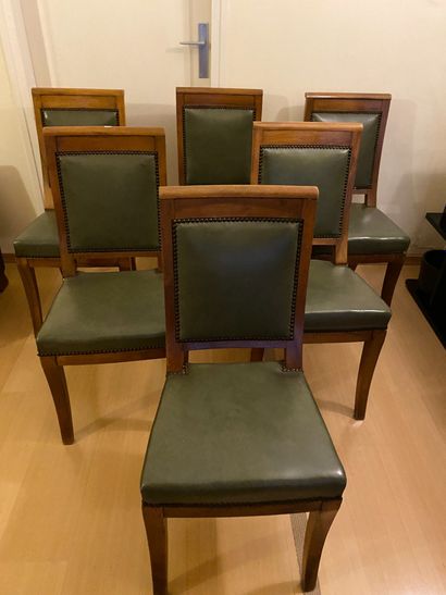 null 
*Suite de six chaises en bois naturel de style Empire.
