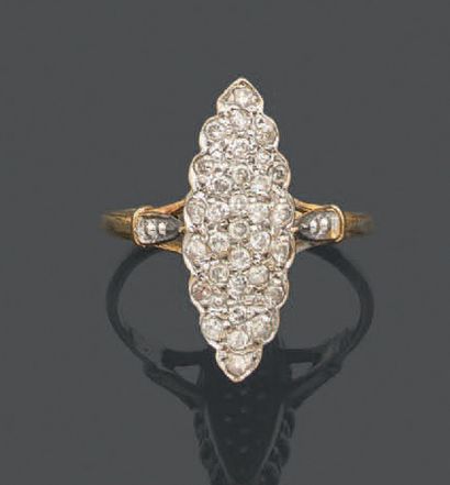 null * Ring in two-tone gold 750 thousandths, the center of navette shape decorated...