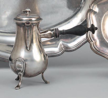 null Selfish silver pot of baluster shape, tripod, the covered fluted pourer, button...