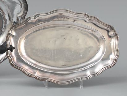 null Small oval silver dish, filets contours model called "à pigeon", the wing engraved...