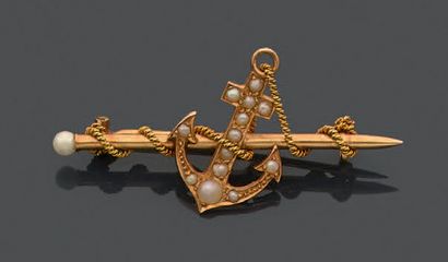 null Brooch in yellow gold 750 thousandths with decoration of marine anchor partially...