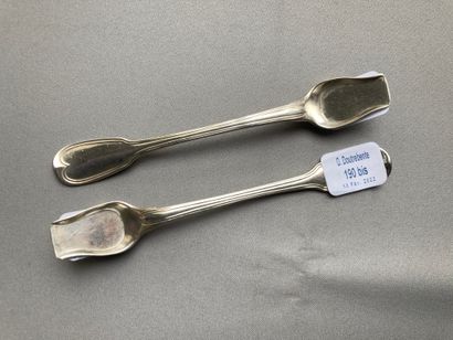 null Two silver salt scoops 950 thousandth, model nets, monogrammed in a shield....