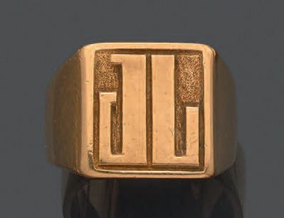 null Ring in yellow gold 750 thousandth, the center monogrammed "JL".
(Wear)
Finger...