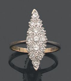 null * Ring in white gold 750 thousandths, the center of navette shape decorated...