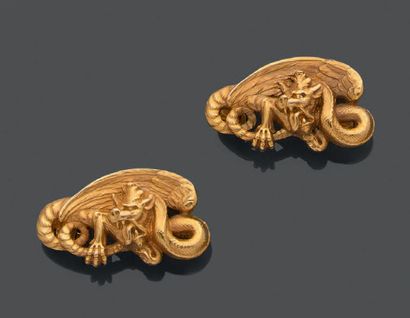 null Pair of buttons in engraved yellow gold 750 thousandths, each one with chimera...
