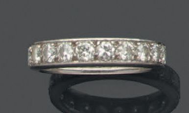 null Wedding ring in platinum 850 thousandths entirely set with twenty round diamonds...