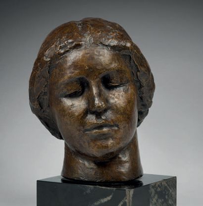 Aristide MAILLOL (1861 - 1944) Tête de Dina, 1943.
Épreuve en bronze patiné, signée...