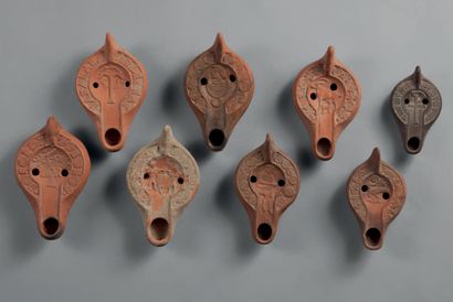 null Lot composed of 8 oil lamps decorated with a bird on a tree, a bust, an antelope,...