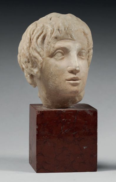 null Head representing a male portrait : Alexander the Great
?
Marble. Traces of...