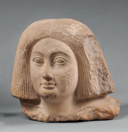 null Female head wearing a striated wig.
Limestone. Visible lacunae.
Egyptian style.
H....