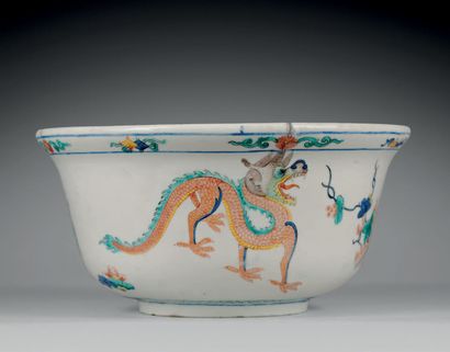 SAINT-CLOUD. Exceptional large round soft-paste porcelain bowl with polychrome decoration...