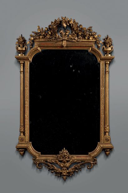 Mirror in wood and gilded stucco, the amounts...