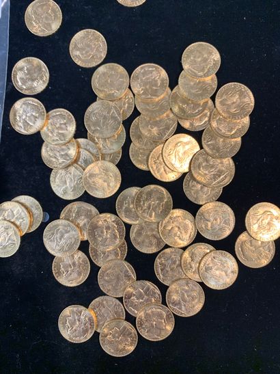 null Soixante pièces d'or de 20 francs.

(usures). 

Poids: 374,12 gr.