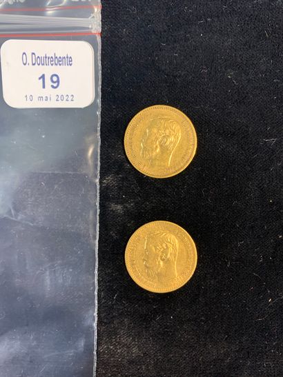 null Deux pièces d'or de cinq roubles (1897 et 1898). 

(usures). 

Poids: 8.55 ...