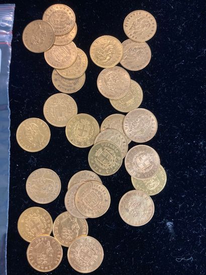null Vingt-neuf pièces d'or cinq lires Italie.

(usures). 

Poids : 46,45 gr.