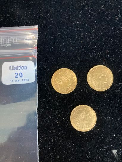 null Trois pièces d'or de dix francs.

(usures). 

Poids: 9.67 gr.