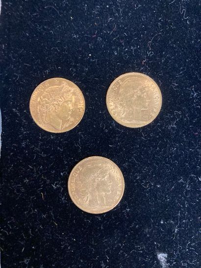 null Trois pièces d'or de dix francs.

(usures). 

Poids: 9.67 gr.