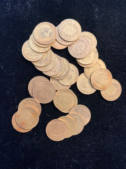 null Trente-quatre pièces d'or de dix francs (20 barbiches, 2 coqs, 2 céres, 10 laurées).
Poids:...